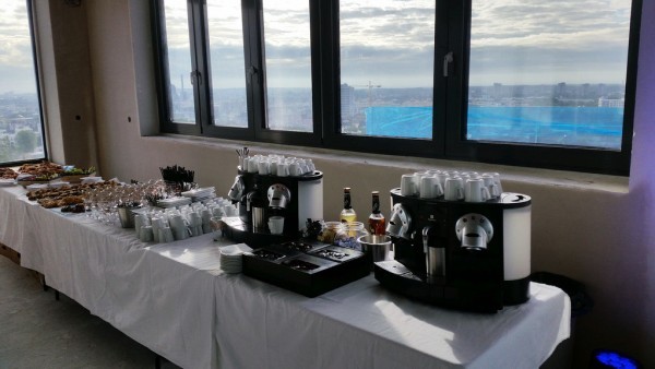 Eventequipment mieten - Frankfurt Event Catering Nespresso Kaffeemaschinen, Getränke, Tische, Stehtische, Geschirr